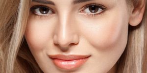 پروتز گونه چیست و چگونه باعث جوانسازی چهره می‌شود؟